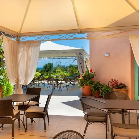 Park Asinara מלון